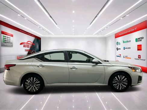 Used 2023 Nissan Altima 2.5 SV FWD image 9