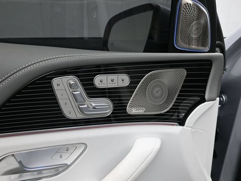 Used 2025 Mercedes-Benz Maybach GLS 600 4MATIC image 13