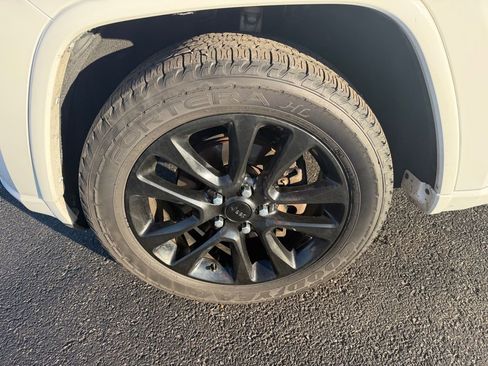 Used 2018 Jeep Grand Cherokee Altitude image 12