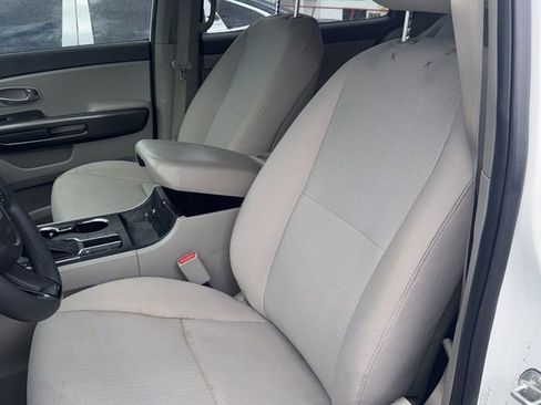Used 2021 Kia Sedona LX FWD image 7