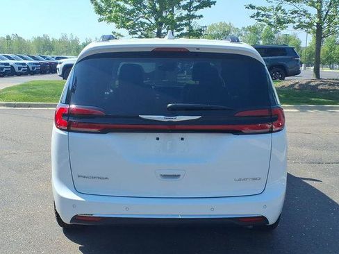 Certified 2022 Chrysler Pacifica Limited FWD image 5