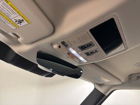 Used 2024 Land Rover Defender 110 S image 18