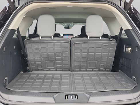 Used 2025 Ford Explorer Active w/ Active Comfort Package image 9