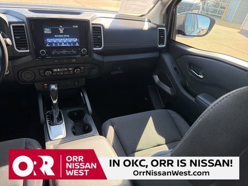 Used 2024 Nissan Frontier SV w/ SV Convenience Package image 19