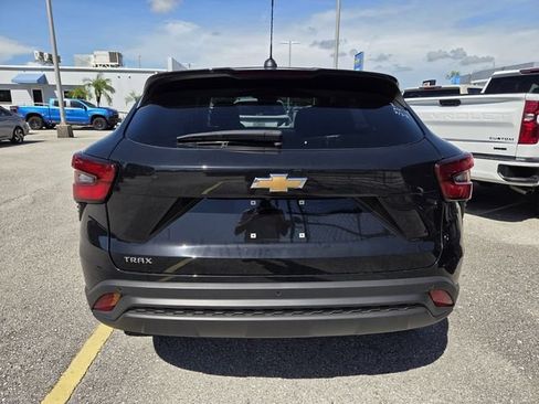 Used 2026 Chevrolet Trax LS w/ LS Convenience Package FWD image 4