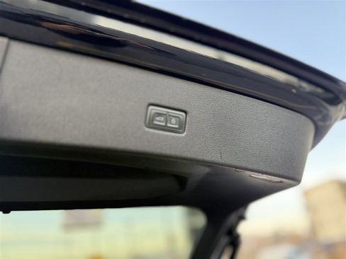 Used 2022 Audi Q8 Prestige w/ Prestige Package image 15