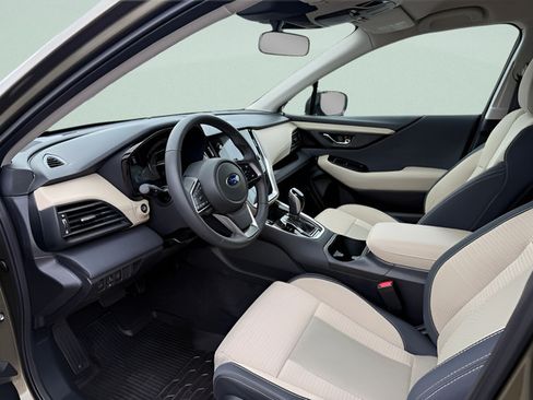 Used 2025 Subaru Outback Premium AWD/4WD image 4
