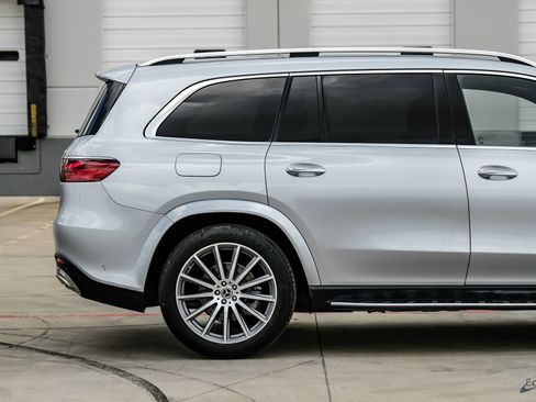 Used 2025 Mercedes-Benz GLS 580 4MATIC image 21