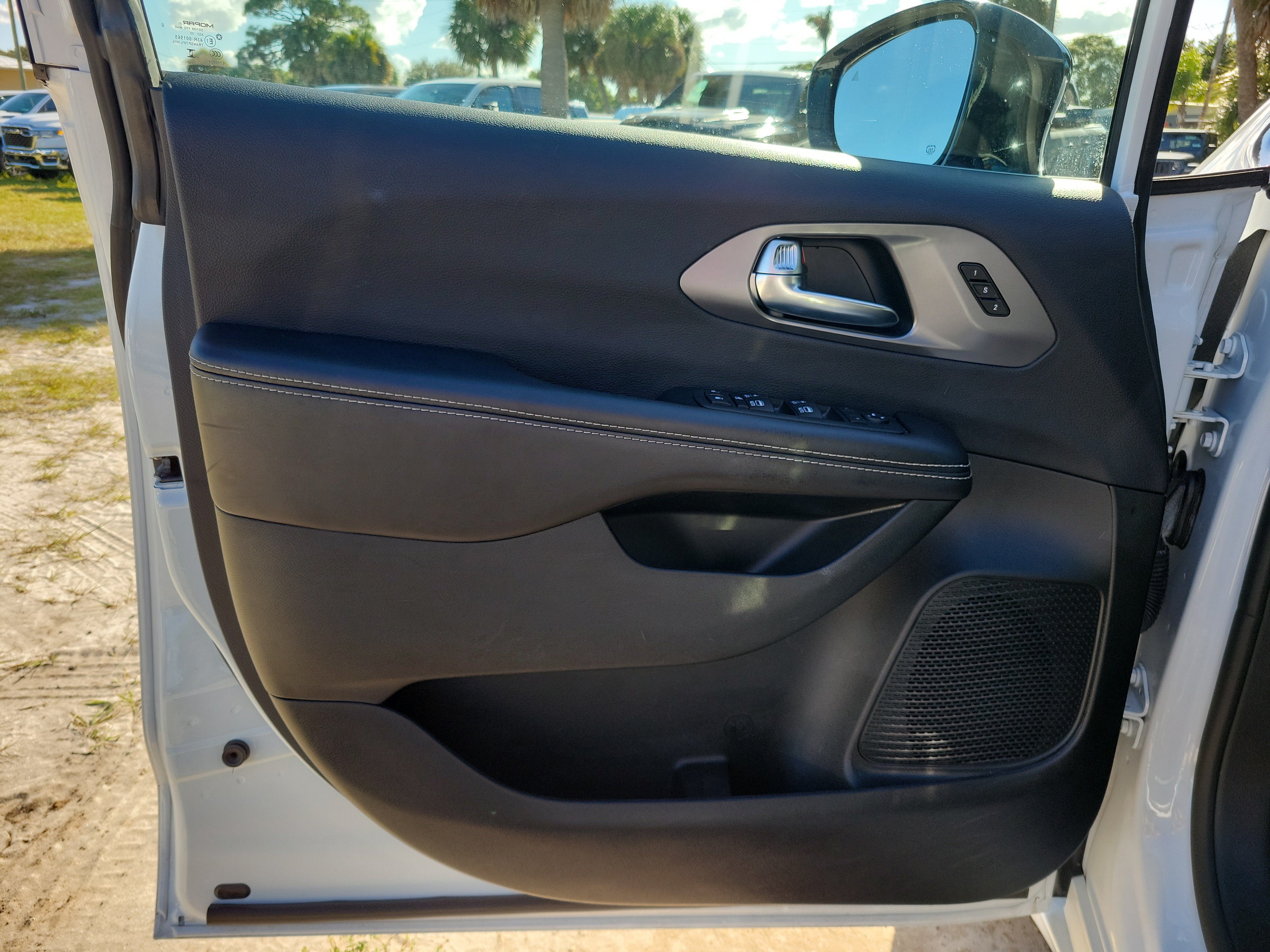Used 2026 Chrysler Pacifica Select FWD image 15