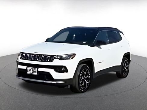 Used 2025 Jeep Compass Limited image 14