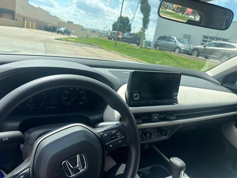 Used 2024 Honda HR-V LX image 3