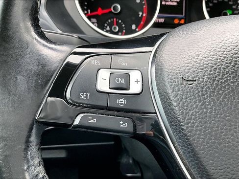 Used 2019 Volkswagen Tiguan SE image 16
