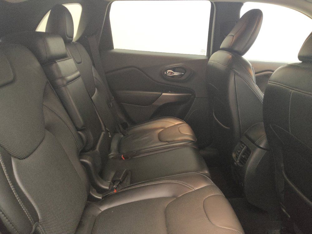 Used 2019 Jeep Cherokee Limited w/ Luxury Group AWD/4WD image 19