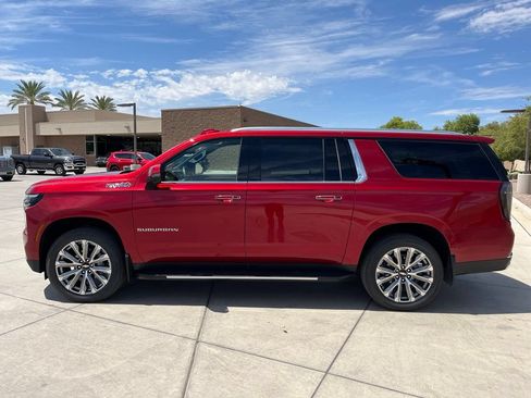 Used 2025 Chevrolet Suburban High Country w/ Sun And Tow Package AWD/4WD image 10