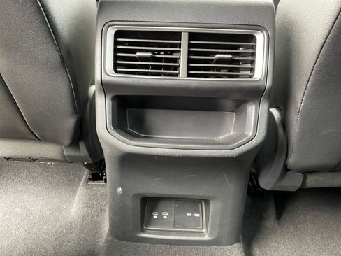 Used 2025 Volkswagen Atlas Cross Sport SE image 25