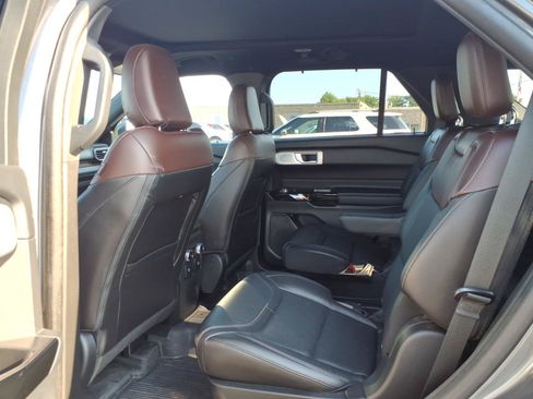 Used 2023 Ford Explorer Platinum w/ Technology Package AWD/4WD image 19