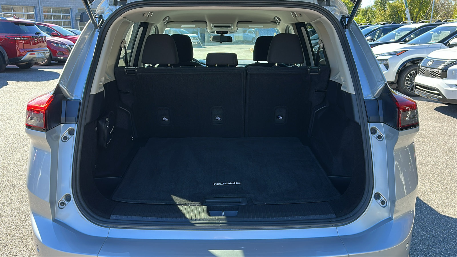 Used 2024 Nissan Rogue S AWD/4WD image 6