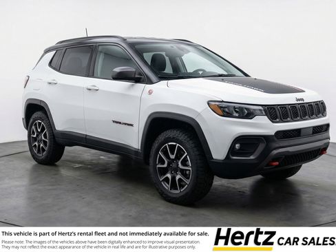Used 2025 Jeep Compass Trailhawk image 1