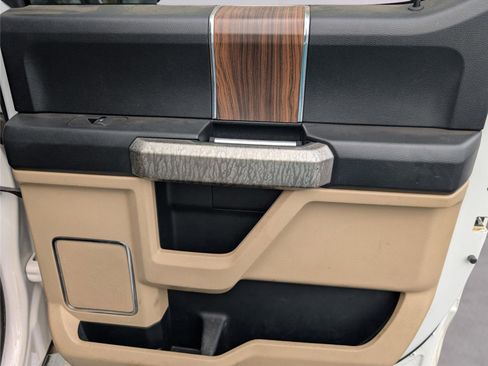 Used 2015 Ford F150 Lariat image 37