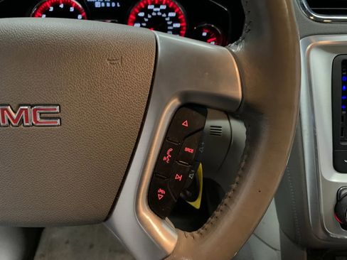 Used 2013 GMC Acadia SLT image 23