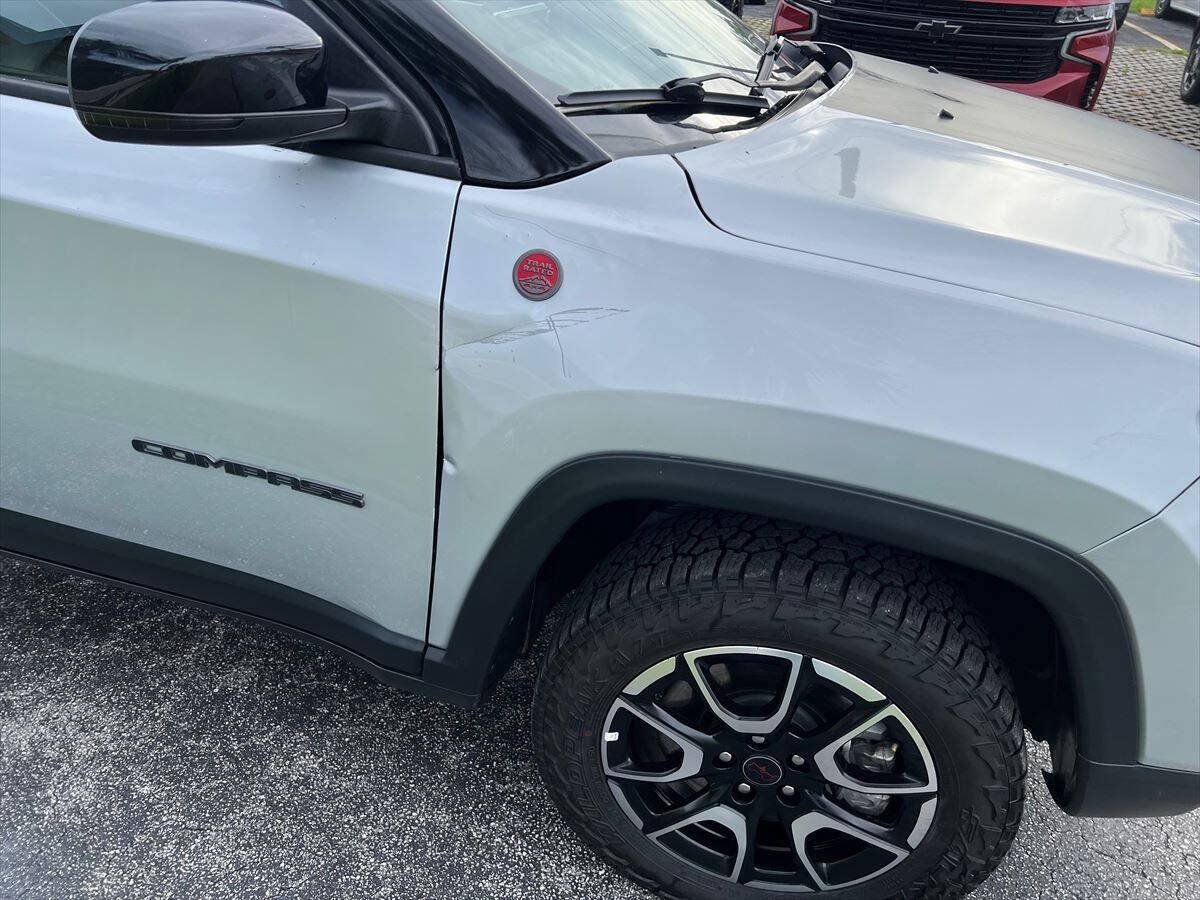 Used 2025 Jeep Compass Trailhawk AWD/4WD image 16