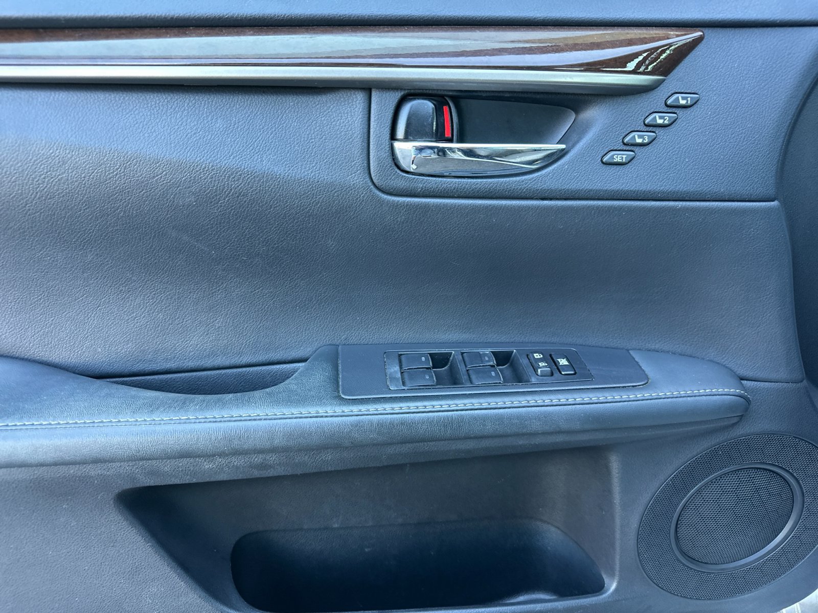 Used 2014 Lexus ES 350 w/ Luxury Package FWD image 10