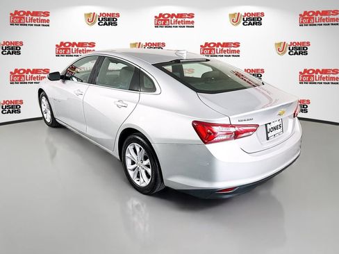 Used 2022 Chevrolet Malibu LT FWD image 2