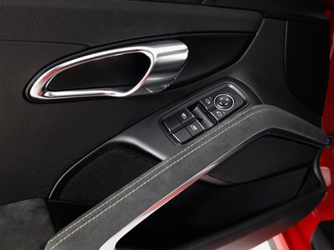 Used 2018 Porsche 911 GT3 RWD image 32