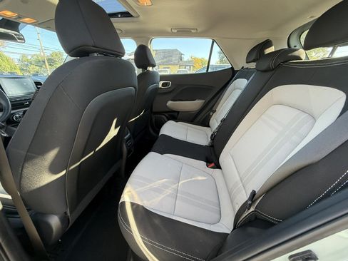 Used 2025 Hyundai Venue SEL FWD image 26