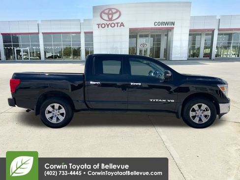 Used 2018 Nissan Titan SV w/ SV Convenience Package AWD/4WD image 6
