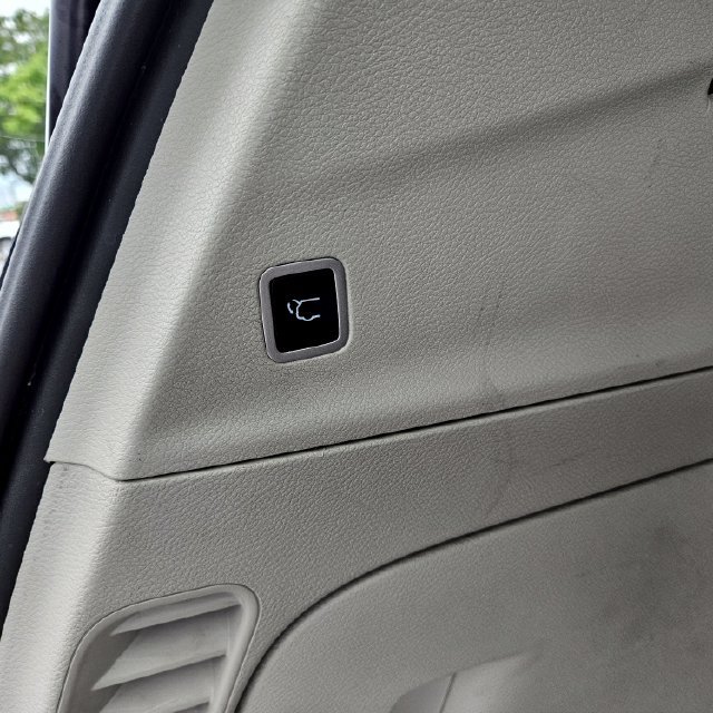 Used 2022 Chrysler Voyager LX FWD image 38