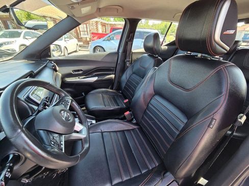 Used 2019 Nissan Kicks SR w/ SR Premium Package FWD image 12
