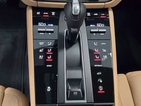 New 2025 Porsche Macan image 17