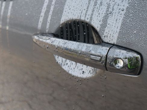 Used 2025 Nissan Pathfinder S image 4