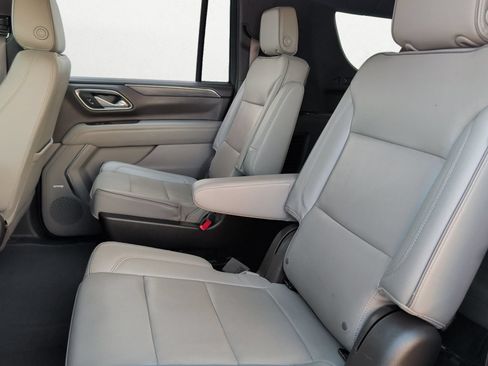 Used 2023 GMC Yukon XL SLT AWD/4WD image 13