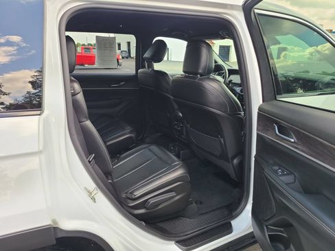 Used 2024 Jeep Grand Cherokee L Limited AWD/4WD image 15