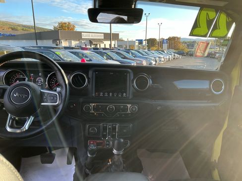 Used 2022 Jeep Wrangler Unlimited Rubicon w/ Trailer Tow Package image 15