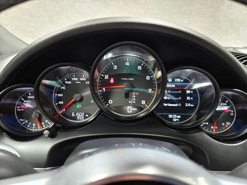 Used 2018 Porsche Cayenne Base image 17