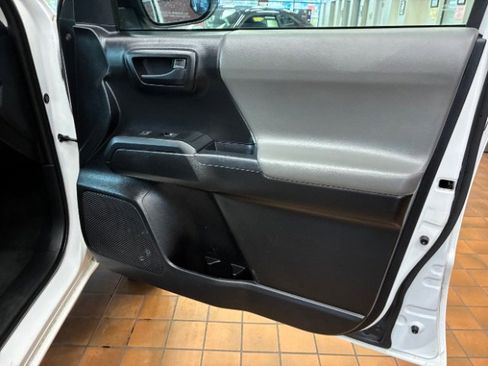 Used 2019 Toyota Tacoma SR image 22
