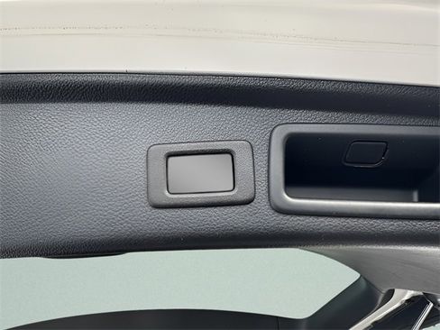 Used 2018 Subaru Forester 2.5i Touring w/ Popular Package #2 image 16