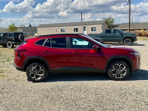 New 2025 Chevrolet Trax LT w/ Driver Confidence Package image 6