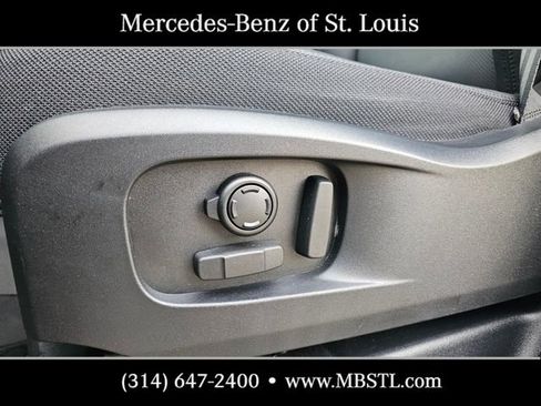 Used 2025 Land Rover Defender 110 V8 AWD/4WD image 25