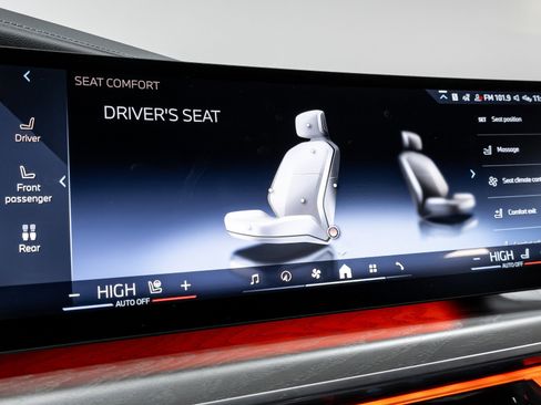 Used 2023 BMW 760i xDrive image 68