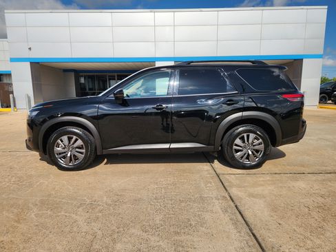 Used 2025 Nissan Pathfinder SV AWD/4WD image 5