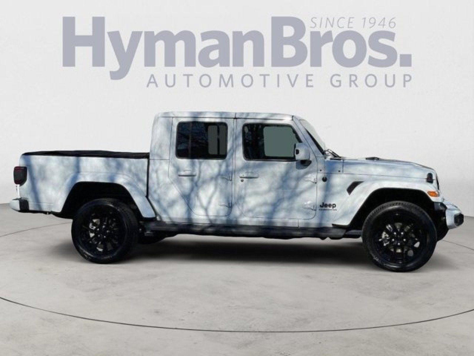 Used 2021 Jeep Gladiator Overland AWD/4WD image 2