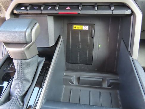 Used 2024 Toyota Tundra Limited AWD/4WD image 8