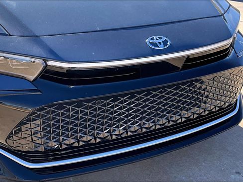 Used 2025 Toyota Crown Limited image 29