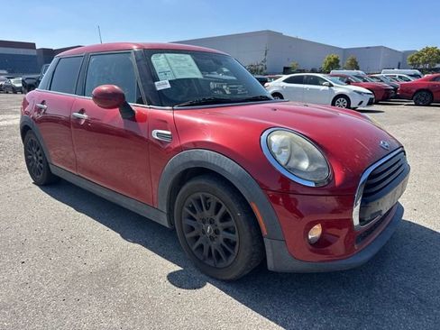 Used 2018 MINI Cooper 4-Door Hardtop FWD image 3