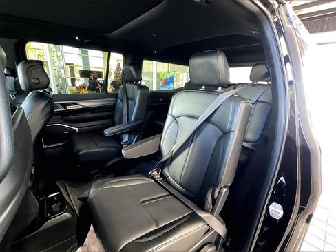 Used 2024 Jeep Wagoneer Series II image 15