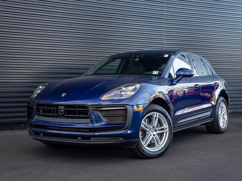 Certified 2025 Porsche Macan AWD/4WD image 1